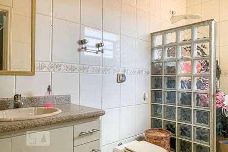 Casa à venda com 261m², 4 quartos e 6 vagasBanheiro Quarto 4