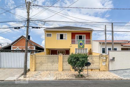 Casa à venda com 261m², 4 quartos e 6 vagasFachada