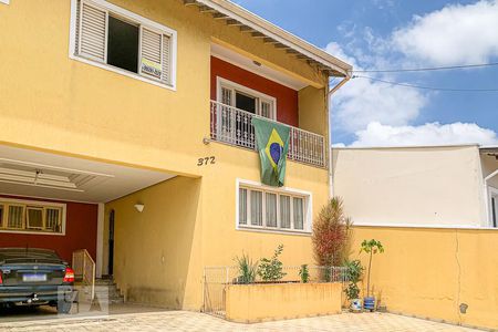 Casa à venda com 261m², 4 quartos e 6 vagasFachada