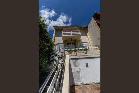 Casa à venda com 357m², 4 quartos e 3 vagas Casa à venda com 357m², 4 quartos e 3 vagasFachada