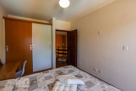 Casa à venda com 357m², 4 quartos e 3 vagas Casa à venda com 357m², 4 quartos e 3 vagasQuarto 4