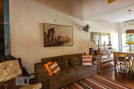 Casa à venda com 357m², 4 quartos e 3 vagas Casa à venda com 357m², 4 quartos e 3 vagasSala