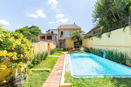 Casa à venda com 357m², 4 quartos e 3 vagas Casa à venda com 357m², 4 quartos e 3 vagasÁrea Externa