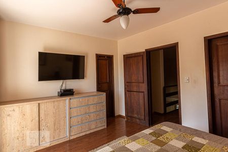 Casa à venda com 357m², 4 quartos e 3 vagas Casa à venda com 357m², 4 quartos e 3 vagasQuarto 2