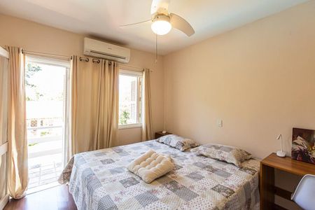 Casa à venda com 357m², 4 quartos e 3 vagas Casa à venda com 357m², 4 quartos e 3 vagasQuarto 4