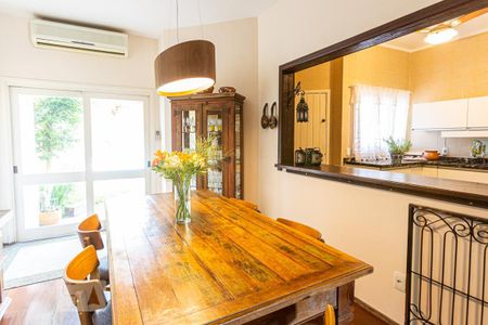 Casa à venda com 357m², 4 quartos e 3 vagas Casa à venda com 357m², 4 quartos e 3 vagasSala