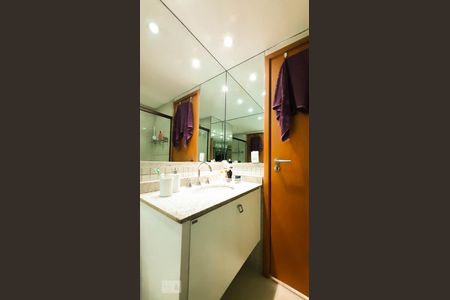 Apartamento para alugar com 83m², 3 quartos e 2 vagasBanheiro social 