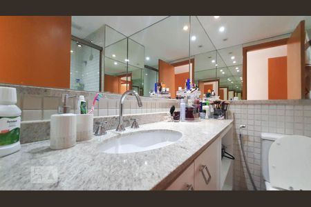 Apartamento para alugar com 83m², 3 quartos e 2 vagasBanheiro suíte 