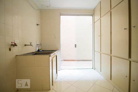 Casa à venda com 300m², 3 quartos e 4 vagas Casa à venda com 300m², 3 quartos e 4 vagasLavanderia