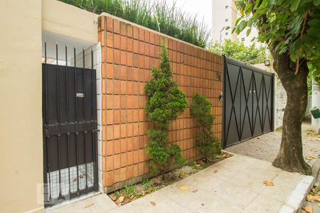 Casa à venda com 300m², 3 quartos e 4 vagas Casa à venda com 300m², 3 quartos e 4 vagasFachada