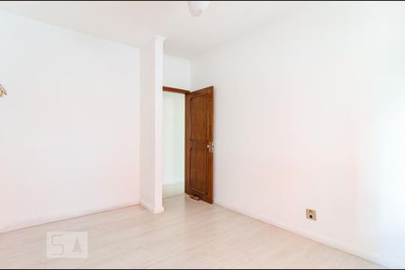 Casa à venda com 280m², 3 quartos e 2 vagas Casa à venda com 280m², 3 quartos e 2 vagasQuarto 2
