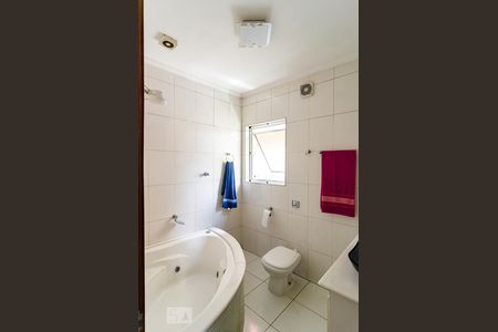 Casa à venda com 280m², 3 quartos e 2 vagas Casa à venda com 280m², 3 quartos e 2 vagasBanheiro da Suíte