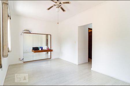Casa à venda com 280m², 3 quartos e 2 vagas Casa à venda com 280m², 3 quartos e 2 vagasSuíte