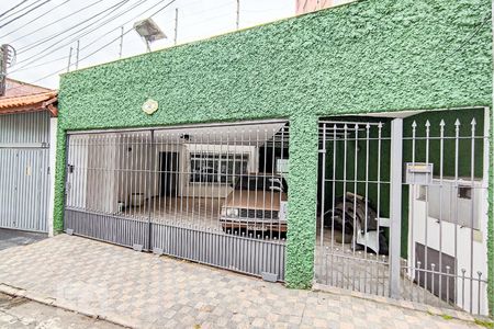 Casa à venda com 280m², 3 quartos e 2 vagas Casa à venda com 280m², 3 quartos e 2 vagasFachada