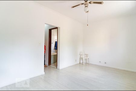 Casa à venda com 280m², 3 quartos e 2 vagas Casa à venda com 280m², 3 quartos e 2 vagasSuíte