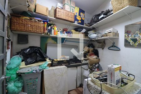 Casa à venda com 182m², 3 quartos e 2 vagasQuarto de Serviço