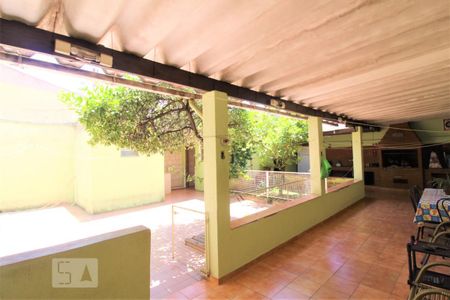 Casa à venda com 254m², 3 quartos e 2 vagasQuintal