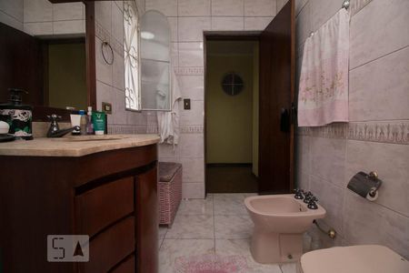 Casa à venda com 290m², 4 quartos e 2 vagas Casa à venda com 290m², 4 quartos e 2 vagasBanheiro