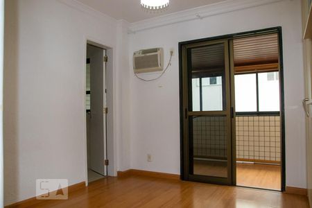 Apartamento à venda com 298m², 3 quartos e 2 vagasSuíte 1