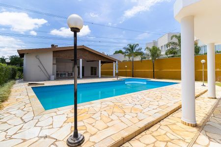 Casa à venda com 700m², 5 quartos e 8 vagas Casa à venda com 700m², 5 quartos e 8 vagasQuintal