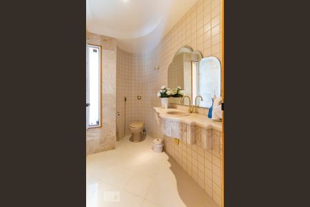 Casa à venda com 700m², 5 quartos e 8 vagas Casa à venda com 700m², 5 quartos e 8 vagasLavabo