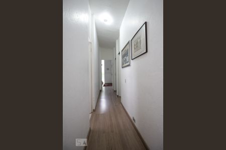 Casa à venda com 250m², 4 quartos e 3 vagasCorredor