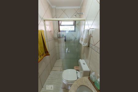 Casa de condomínio à venda com 304m², 4 quartos e 3 vagas Casa de condomínio à venda com 304m², 4 quartos e 3 vagasBanheiro Social