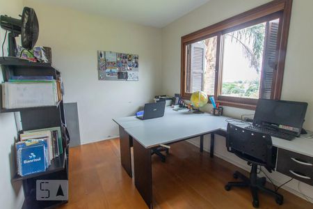 Casa de condomínio à venda com 304m², 4 quartos e 3 vagas Casa de condomínio à venda com 304m², 4 quartos e 3 vagasEscritório