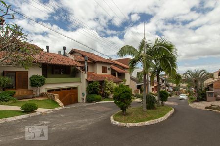 Casa de condomínio à venda com 304m², 4 quartos e 3 vagas Casa de condomínio à venda com 304m², 4 quartos e 3 vagasÁrea comum