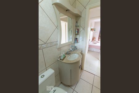 Casa de condomínio à venda com 304m², 4 quartos e 3 vagas Casa de condomínio à venda com 304m², 4 quartos e 3 vagasBanheiro Social