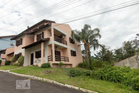 Casa de condomínio à venda com 304m², 4 quartos e 3 vagas Casa de condomínio à venda com 304m², 4 quartos e 3 vagasFachada
