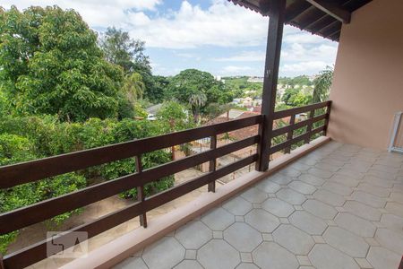 Casa de condomínio à venda com 304m², 4 quartos e 3 vagas Casa de condomínio à venda com 304m², 4 quartos e 3 vagasQuarto 2 - Sacada