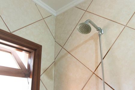 Casa de condomínio à venda com 304m², 4 quartos e 3 vagas Casa de condomínio à venda com 304m², 4 quartos e 3 vagasBanheiro Social