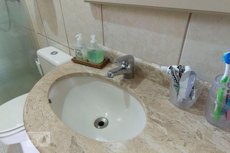 Casa de condomínio à venda com 304m², 4 quartos e 3 vagas Casa de condomínio à venda com 304m², 4 quartos e 3 vagasBanheiro Social