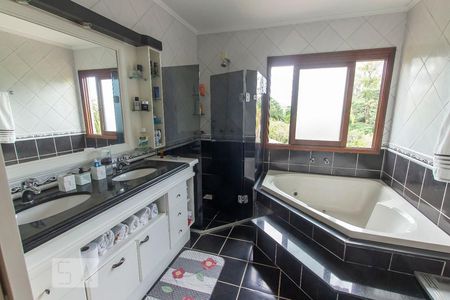 Casa de condomínio à venda com 304m², 4 quartos e 3 vagas Casa de condomínio à venda com 304m², 4 quartos e 3 vagasBanheiro da Suíte