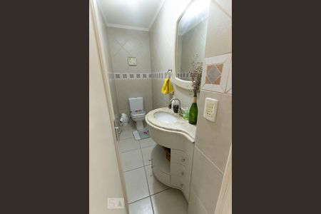 Casa de condomínio à venda com 304m², 4 quartos e 3 vagas Casa de condomínio à venda com 304m², 4 quartos e 3 vagasLavabo