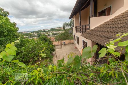 Casa de condomínio à venda com 304m², 4 quartos e 3 vagas Casa de condomínio à venda com 304m², 4 quartos e 3 vagasÁrea Externa - fundos