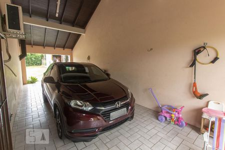 Casa de condomínio à venda com 304m², 4 quartos e 3 vagas Casa de condomínio à venda com 304m², 4 quartos e 3 vagasGaragem