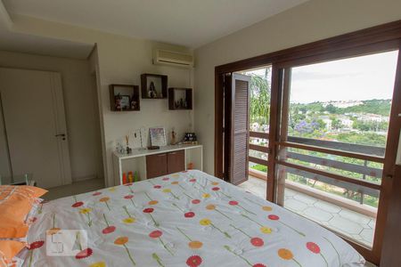 Casa de condomínio à venda com 304m², 4 quartos e 3 vagas Casa de condomínio à venda com 304m², 4 quartos e 3 vagasSuíte