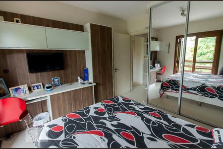 Casa de condomínio à venda com 304m², 4 quartos e 3 vagas Casa de condomínio à venda com 304m², 4 quartos e 3 vagasQuarto 2