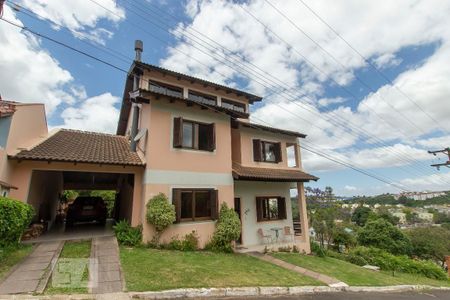 Casa de condomínio à venda com 304m², 4 quartos e 3 vagas Casa de condomínio à venda com 304m², 4 quartos e 3 vagasFachada