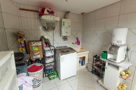 Casa de condomínio à venda com 304m², 4 quartos e 3 vagas Casa de condomínio à venda com 304m², 4 quartos e 3 vagasÁrea de Serviço