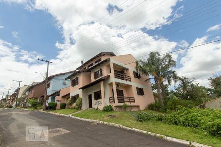 Casa de condomínio à venda com 304m², 4 quartos e 3 vagas Casa de condomínio à venda com 304m², 4 quartos e 3 vagasFachada
