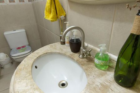 Casa de condomínio à venda com 304m², 4 quartos e 3 vagas Casa de condomínio à venda com 304m², 4 quartos e 3 vagasLavabo