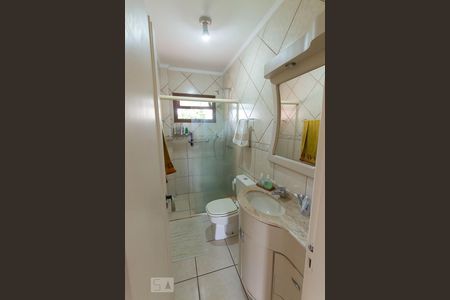 Casa de condomínio à venda com 304m², 4 quartos e 3 vagas Casa de condomínio à venda com 304m², 4 quartos e 3 vagasBanheiro Social