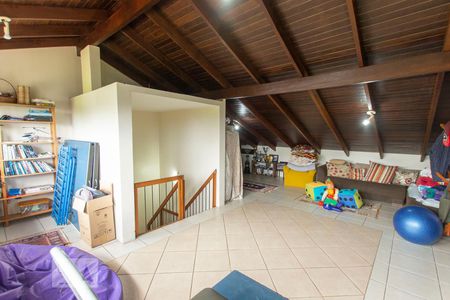 Casa de condomínio à venda com 304m², 4 quartos e 3 vagas Casa de condomínio à venda com 304m², 4 quartos e 3 vagasSótão