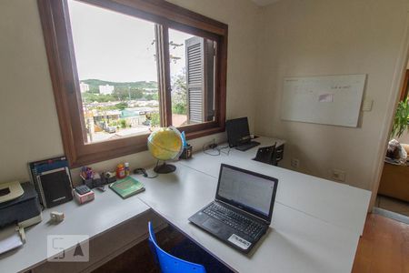 Casa de condomínio à venda com 304m², 4 quartos e 3 vagas Casa de condomínio à venda com 304m², 4 quartos e 3 vagasEscritório