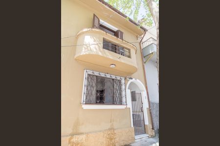 Casa à venda com 110m², 2 quartos e sem vaga Casa à venda com 110m², 2 quartos e sem vagaFachada