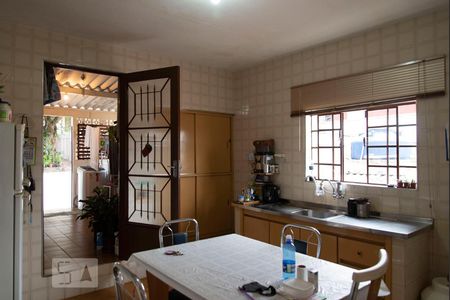 Casa à venda com 200m², 3 quartos e 2 vagasCozinha