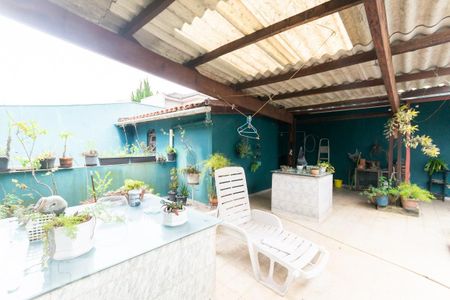 Casa à venda com 291m², 4 quartos e 5 vagas Casa à venda com 291m², 4 quartos e 5 vagasSacada